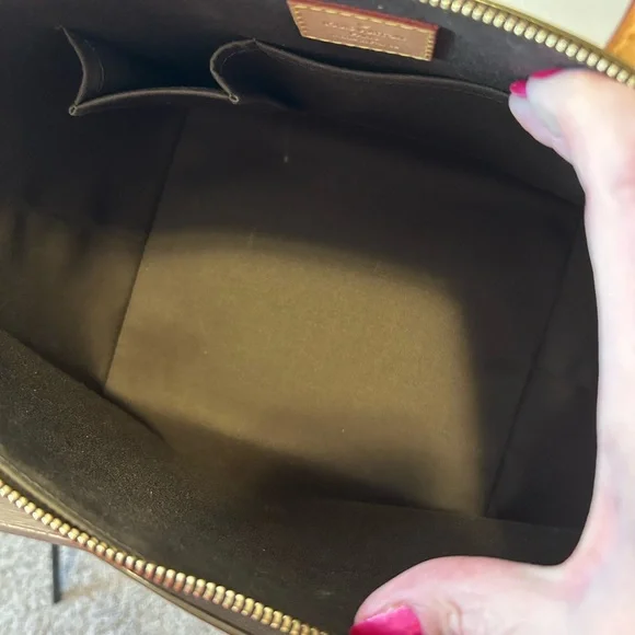 Louis Vuitton Vernis Patent Tote in Dark Brown with Natural Vachetta Handles - Picture 8 of 14